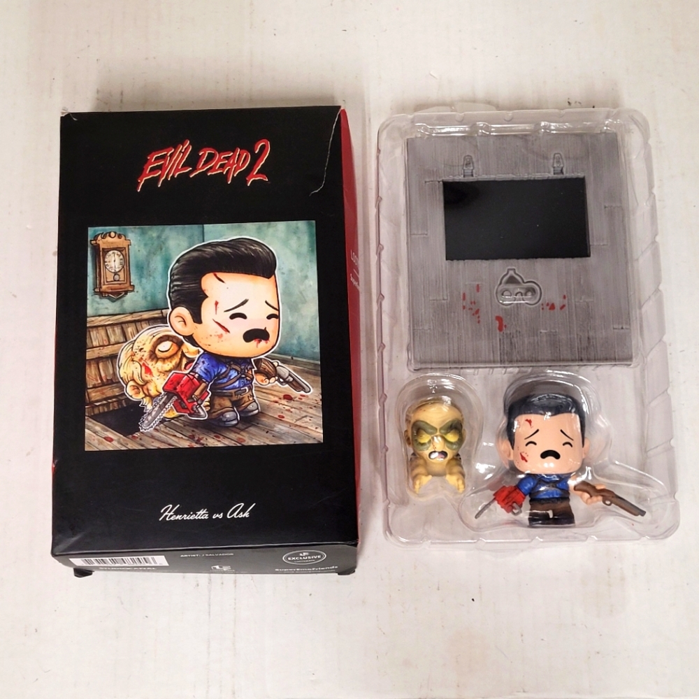 Nib! Loot Crate Evil Dead 2 Henrietta Vs Ash Collectible Figures